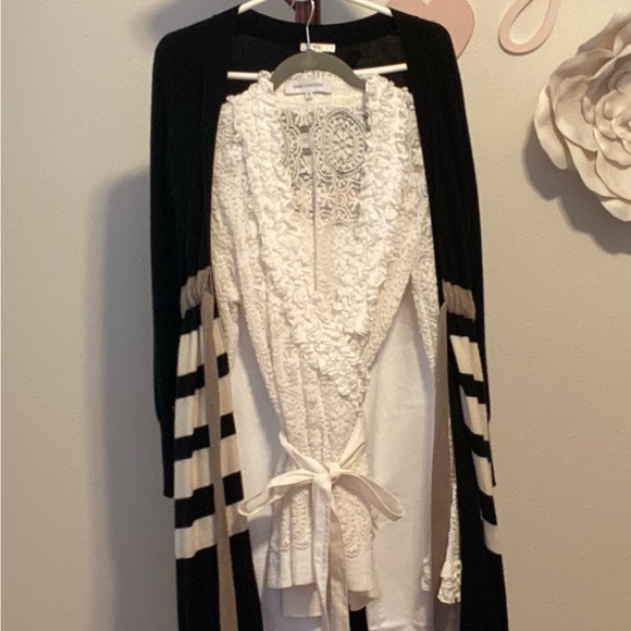 Anne Fontaine lace blouse. - Picture 5 of 8